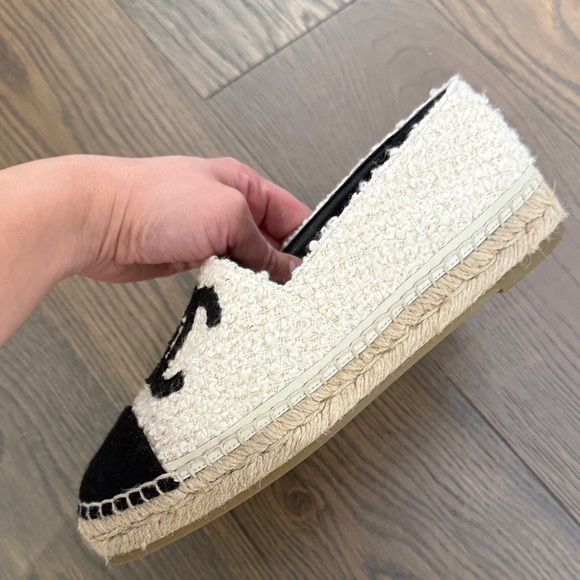 CHANEL Cream and Black Bouclé Espadrille Flats with CC Logo - Picture 2 of 6